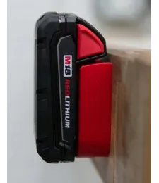 UCHWYT DO MILWAUKEE M18 NA AKUMULATOR BATERIA CZERWONY 