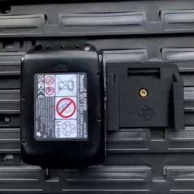 P4U Uchwyt na 2 baterie akumulator Makita LXT 18V 
