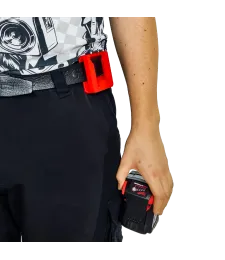 Uchwyt Do Paska Na Baterię Akumulator Milwaukee M18 - Czerwony